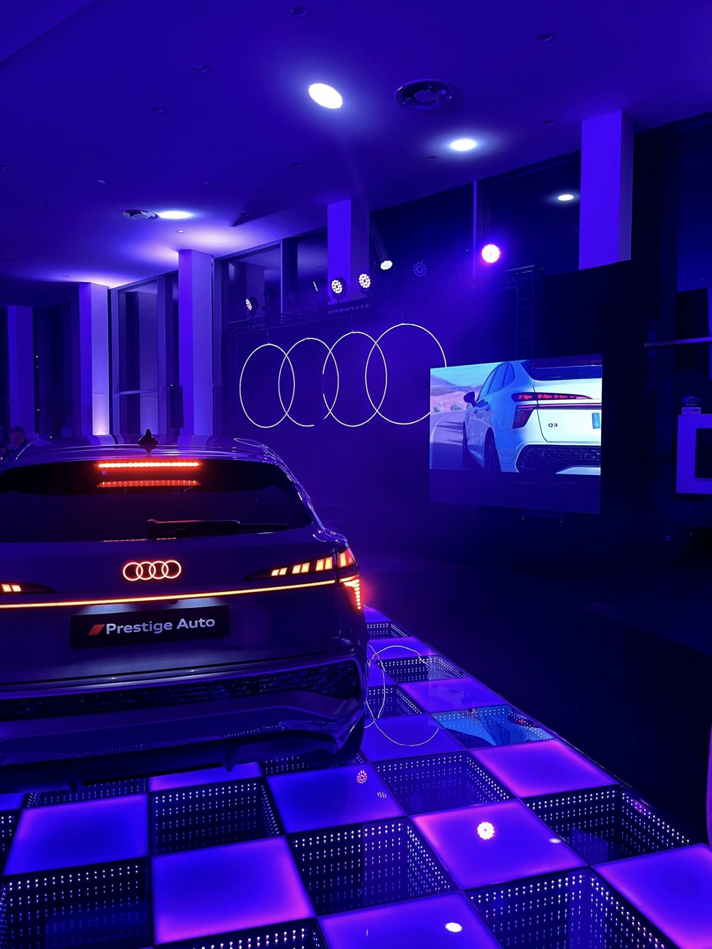 AUDI Q3 Saint Brieuc lannion Lancement concession Loops Piste lumineuse