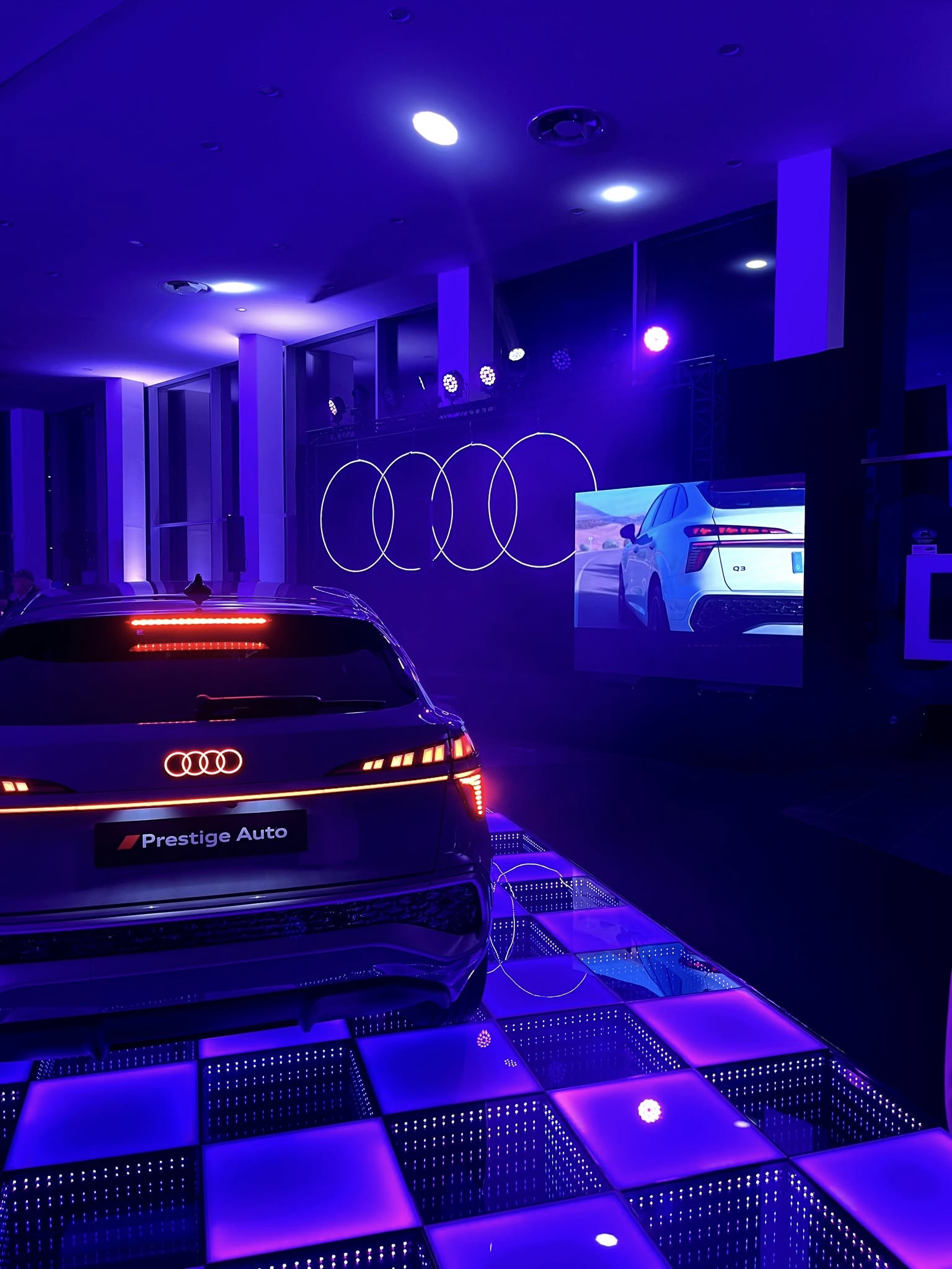 AUDI Q3 Saint Brieuc lannion Lancement concession Loops Piste lumineuse